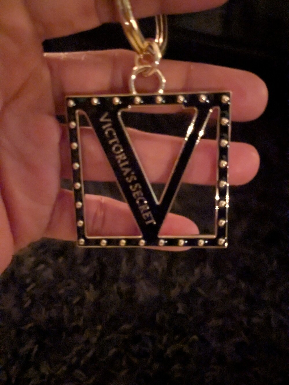 🩷Victoria's Secret Black and Gold V Logo Keyring